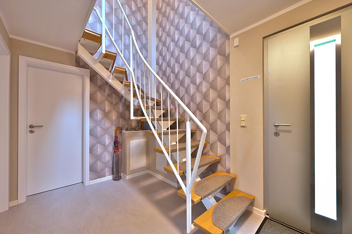 Flur mit Treppenaufgang