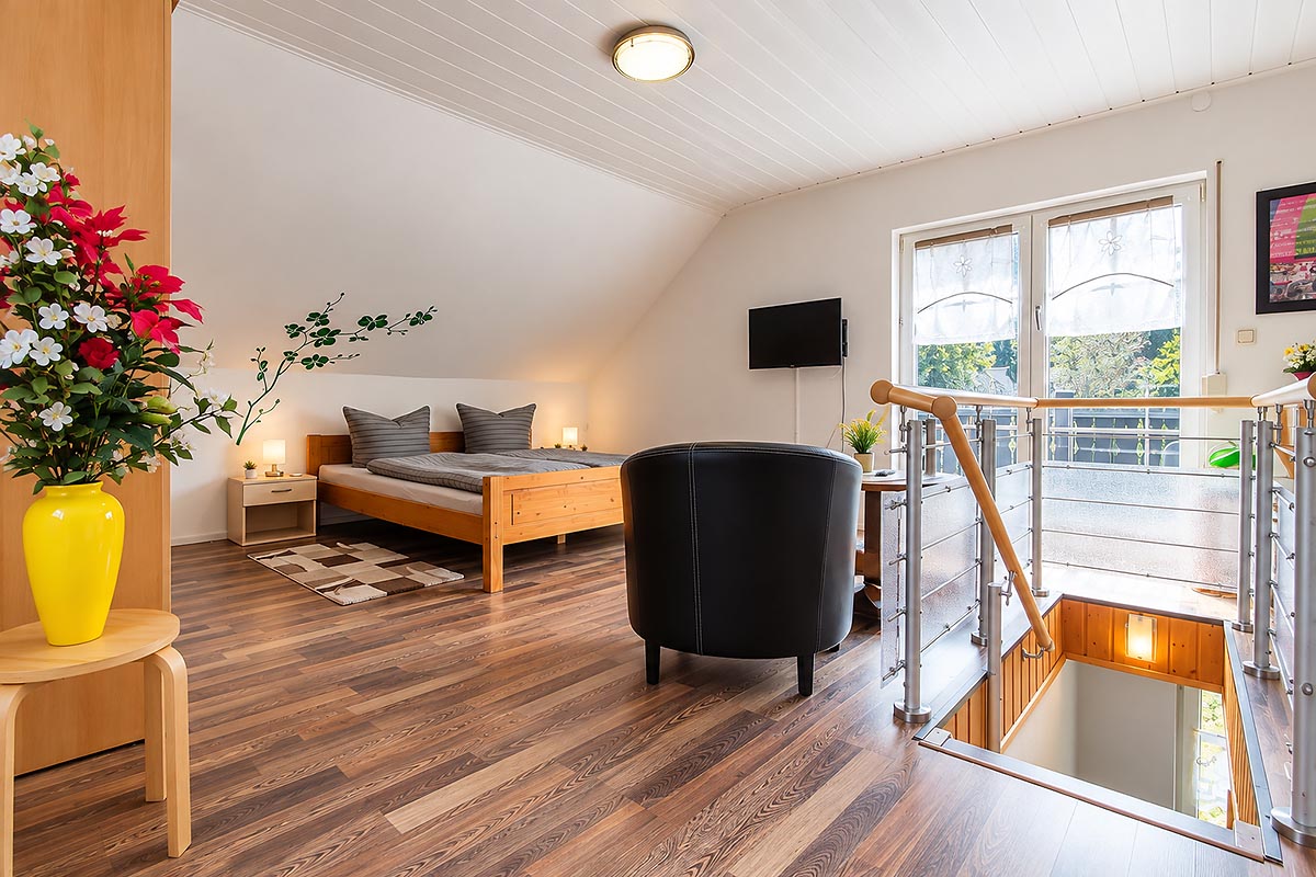 Schlafzimmer mit Doppelbett