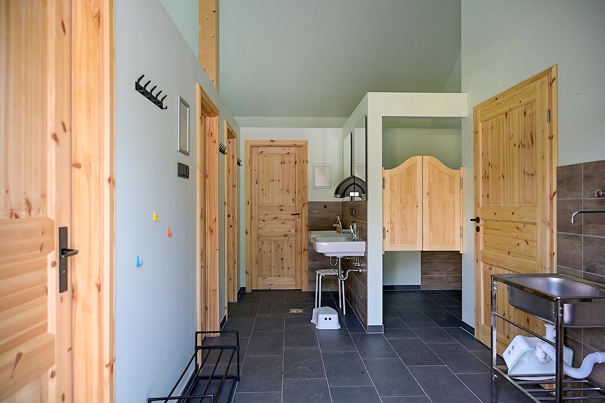 Sanitäranlage mit Bädern und Duschen