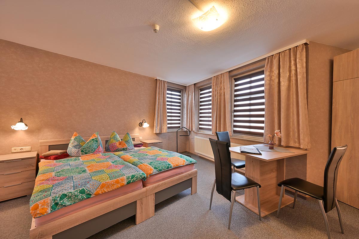 Blick in ein Dreibettzimmer