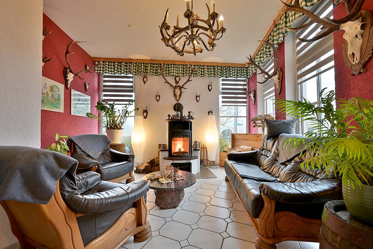 Eingangsbereich mit Kamin