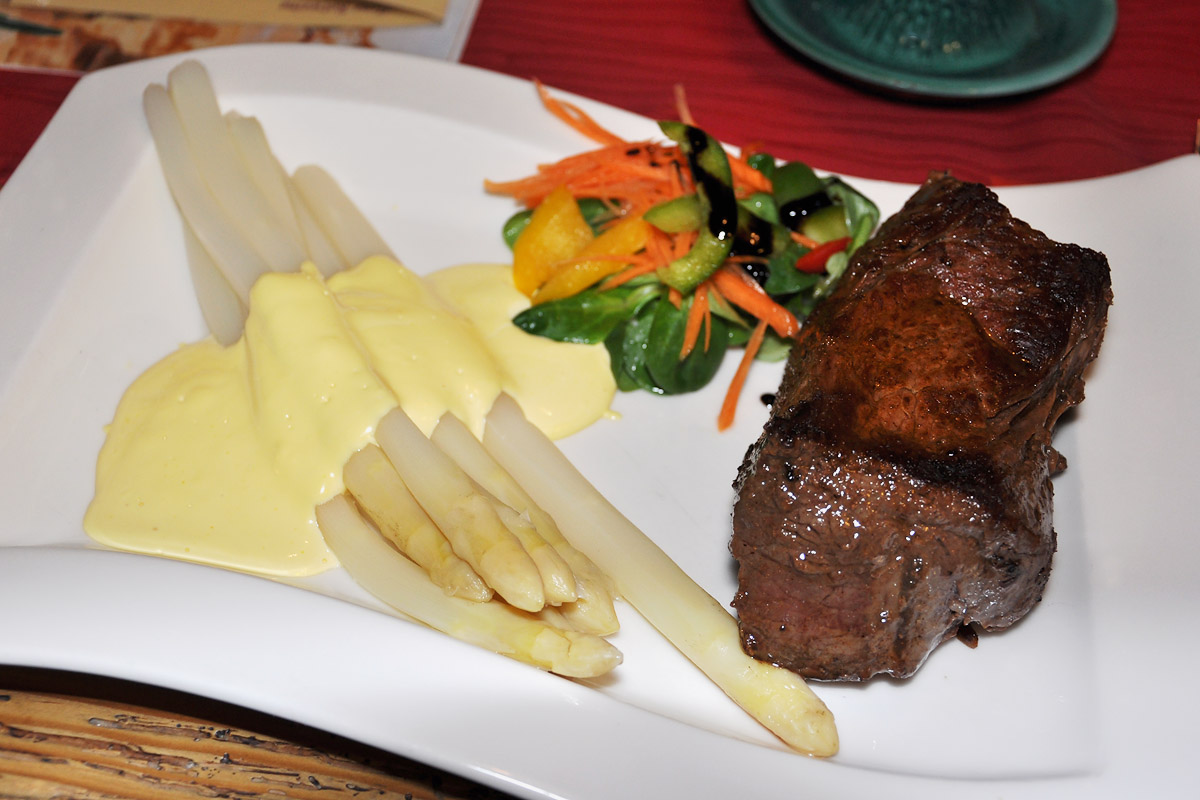 Steak mit Spargel