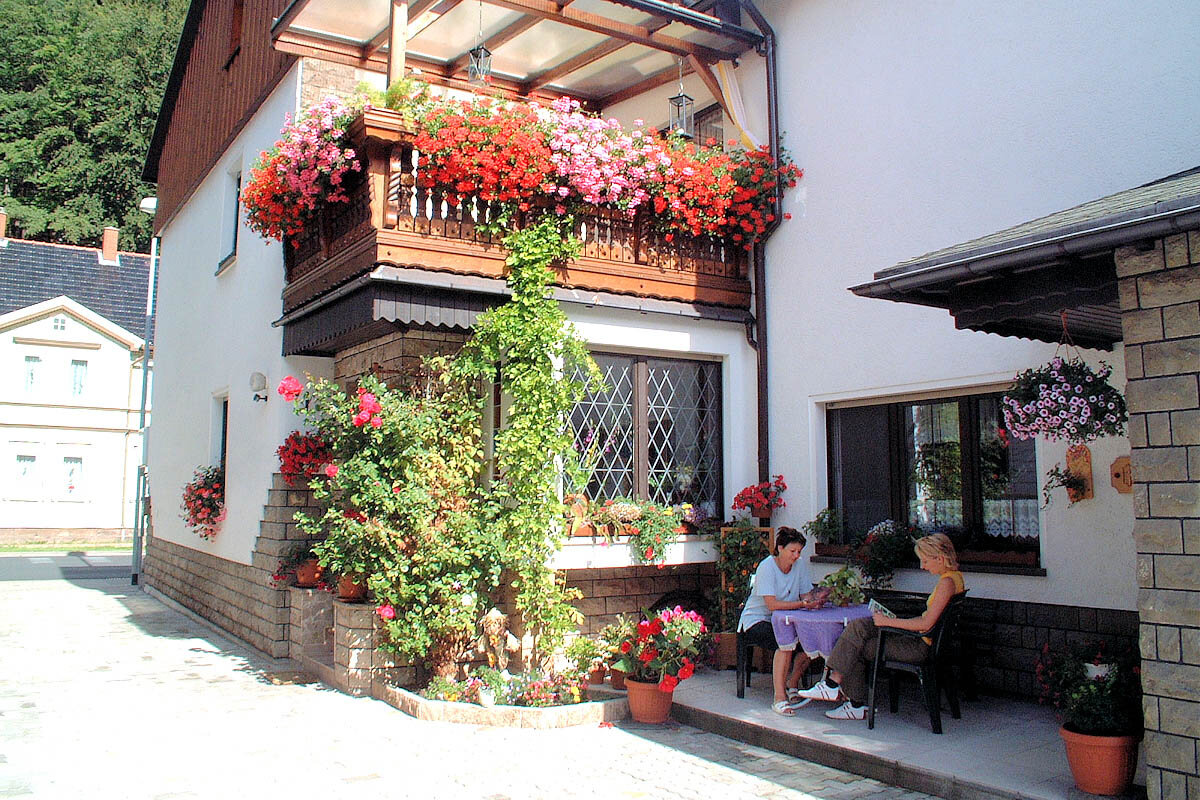 Sitzbereich vor der Pension