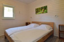 Schlafzimmer mit Doppelbett