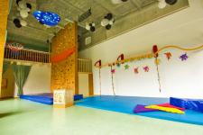 Spielzimmer mit Kletterwand