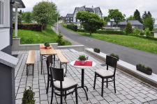 Terrasse vor dem Haus