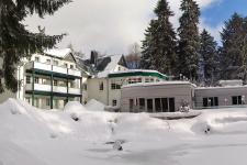 Café &amp; Pension im Kurpark, Schmiedefeld am Rennsteig - Winteransicht