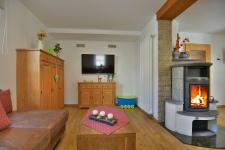 Wohnzimmer mit Kamin