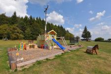 eigener Spielplatz für Kinder