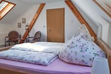 Schlafzimmer mit Doppelbett