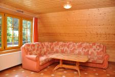 Blick in eine Finnhütte (Wohnzimmer)