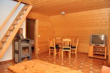 Blick in eine Finnhütte (Wohnzimmer)