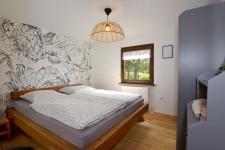 Schlafzimmer mit Doppelbett