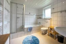Bad mit Dusche / WC
