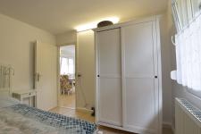 Kleiderschrank im Schlafzimmer