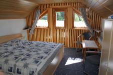 Schlafzimmer mit Balkon