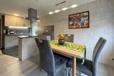 Küche inkl. Esstisch