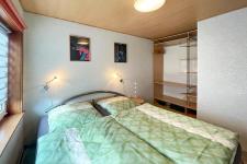 Schlafzimmer mit Doppelbett