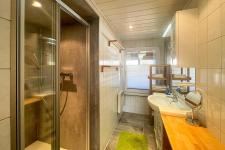 Bad mit Dusche / WC
