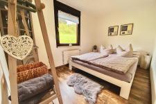 Schlafzimmer mit Doppelbett