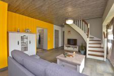 Wohnbereich mit Treppe nach oben