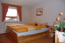 Blick in das Schlafzimmer 2