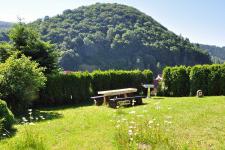 Liegewiese mit Bergblick