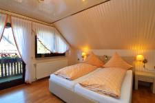 Schlafbereich mit Doppelbett