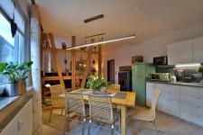 Küchenbereich inkl. Esstisch