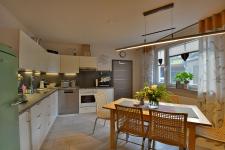 Küchenbereich inkl. Esstisch