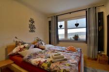 Schlafzimmer 1 mit Doppelbett