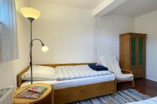 Schlafzimmer 2 mit zwei Einzelbetten