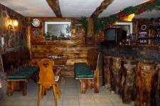 Partykeller mit kleiner Bar