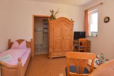 Blick in ein Dreibettzimmer