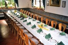 festlich gedeckter Tisch