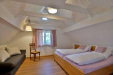 Schlafzimmer mit Doppelbett