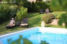 Pool + Liegewiese