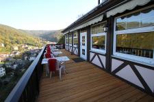 Außenterrasse mit Blick auf Schwarzburg