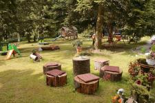 Garten mit Spielplatz