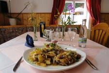 Thüringer Brätel mit Bratkartoffeln