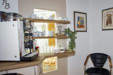 Aufenthaltsraum mit Kaffee und kühlen Getränken