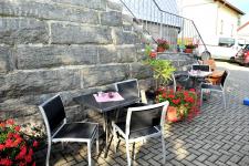 Terrasse hinter dem Haus
