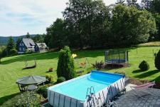 Garten mit Pool und Liegewiese