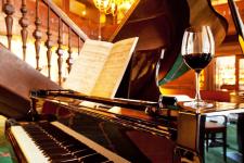 Klavier in der Hotelhalle