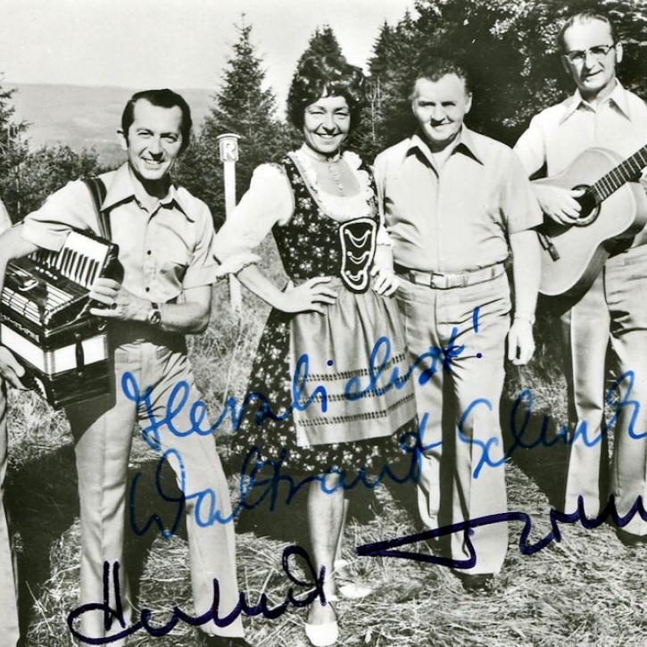 Herbert Roth mit Instrumentalgruppe