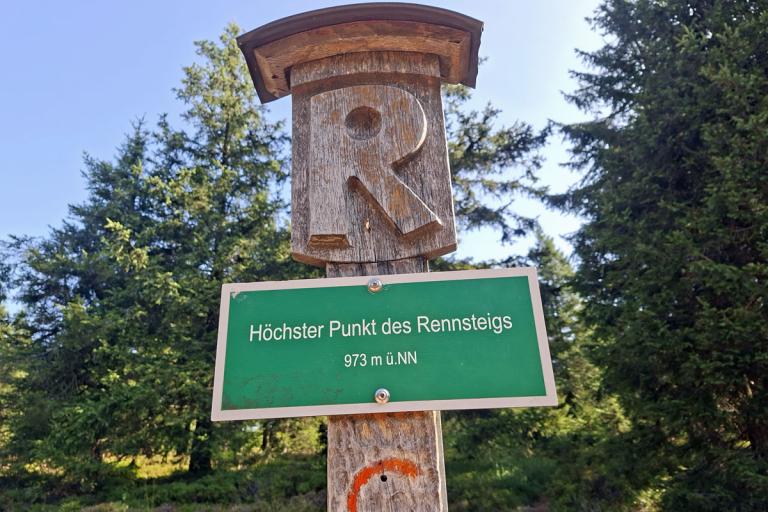 Höchster Punkt des Rennsteigs - 973 m ü.NN